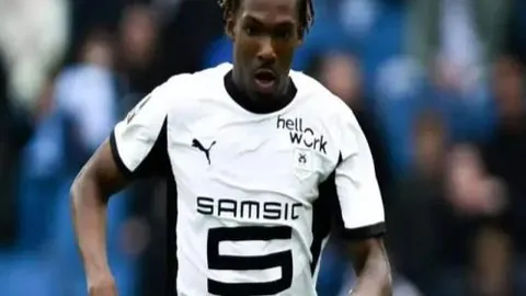 篮球盛宴：火箭激战黄蜂，揭秘NBA焦点对决背后的精彩解析！